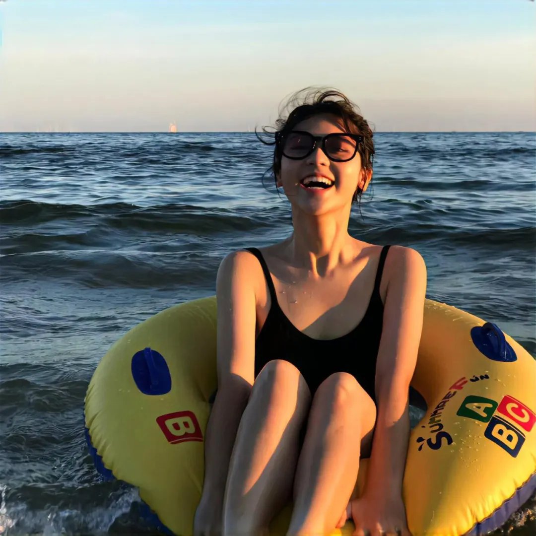 新婚夜,傻子老公抱紧了我